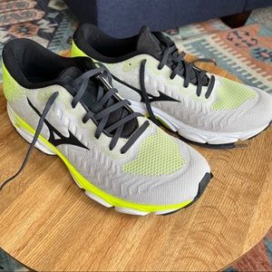 Men’s 11.5 Mizuno Wave Inspire Running Shoes